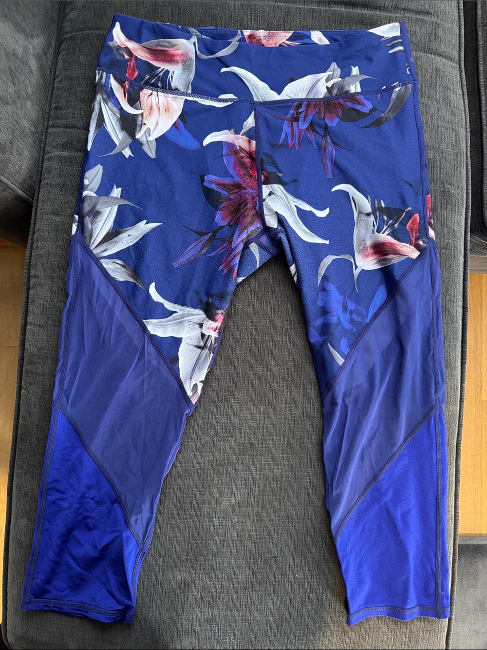 Reitmans Blue Floral Women's Athletic Capri Joggers